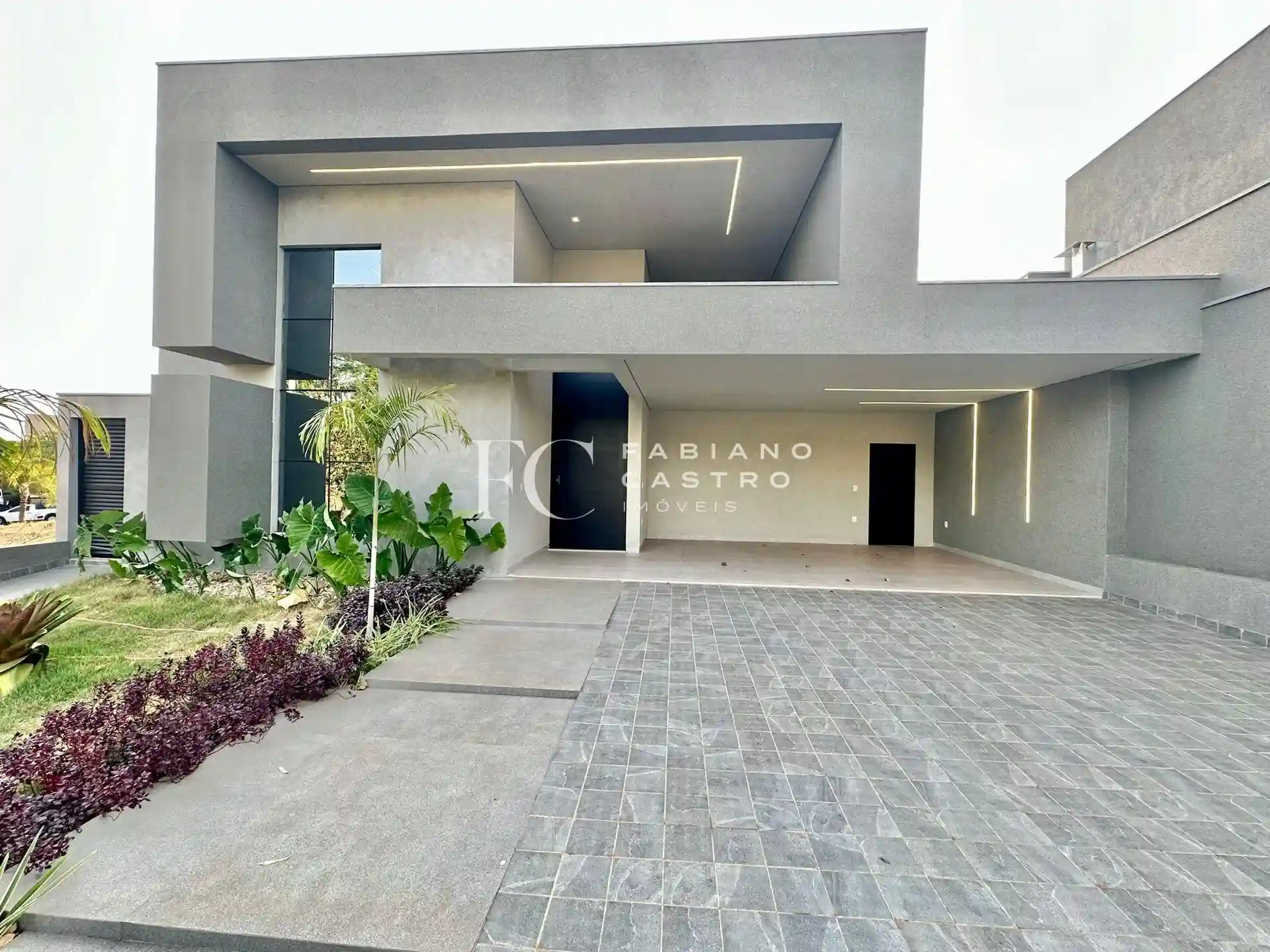 Casa de Condomínio com 3 quartos à venda, 210m² — foto 2 de 28
