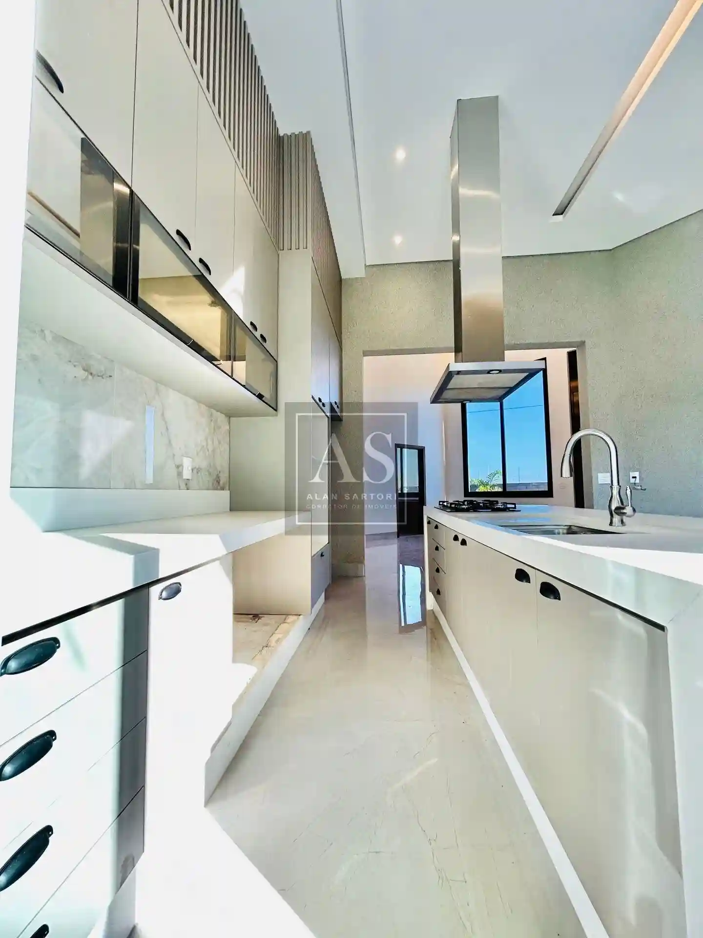 Casa de Condomínio com 3 quartos à venda, 226m² — foto 17 de 40