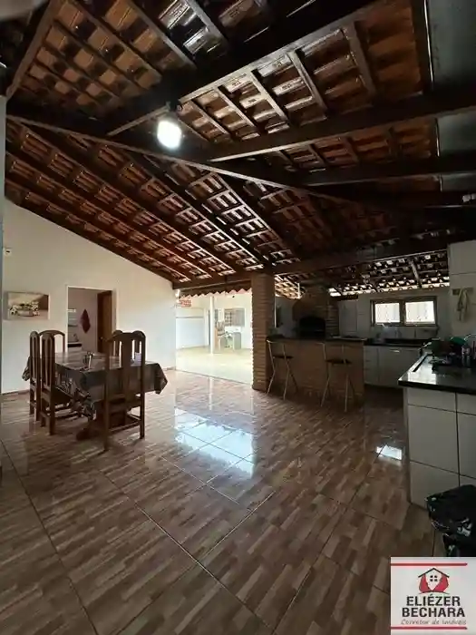 Casa com 4 quartos à venda, 260m² — foto 1 de 23