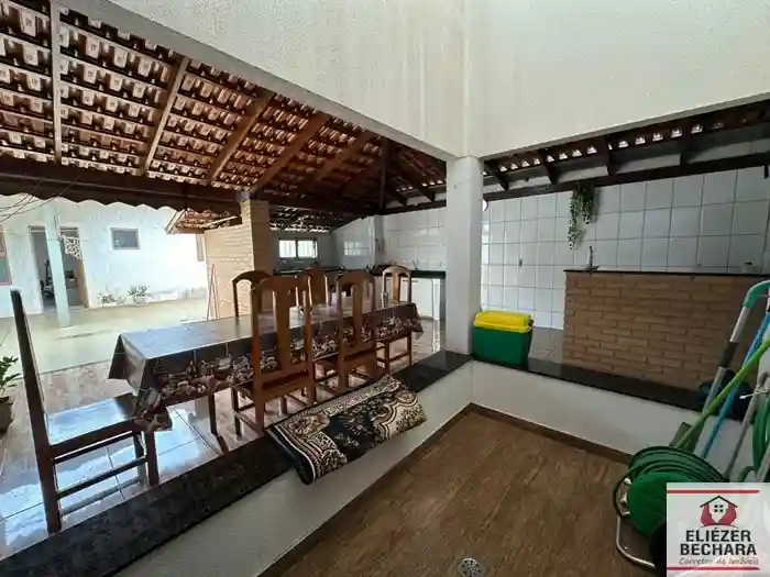 Casa com 4 quartos à venda, 260m² — foto 4 de 23