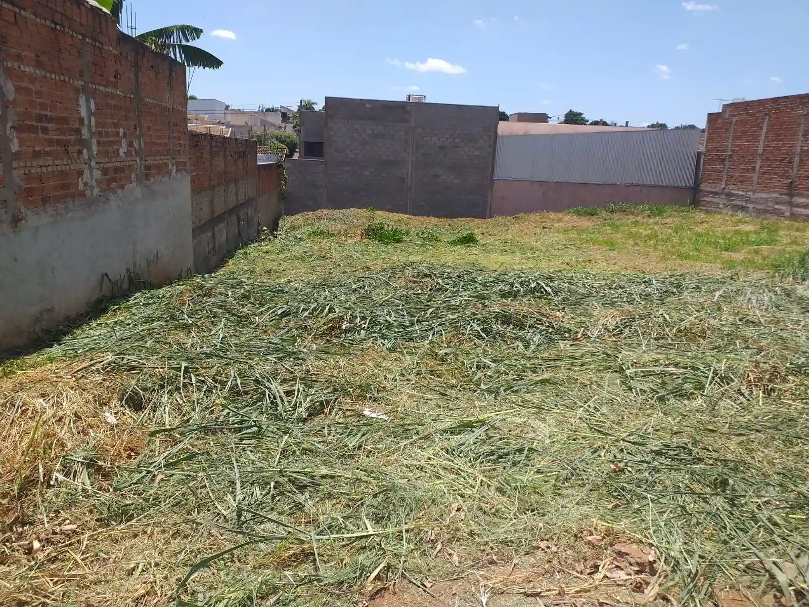 Terreno / Lote / Condomínio  à venda, 341m² — foto 2 de 2