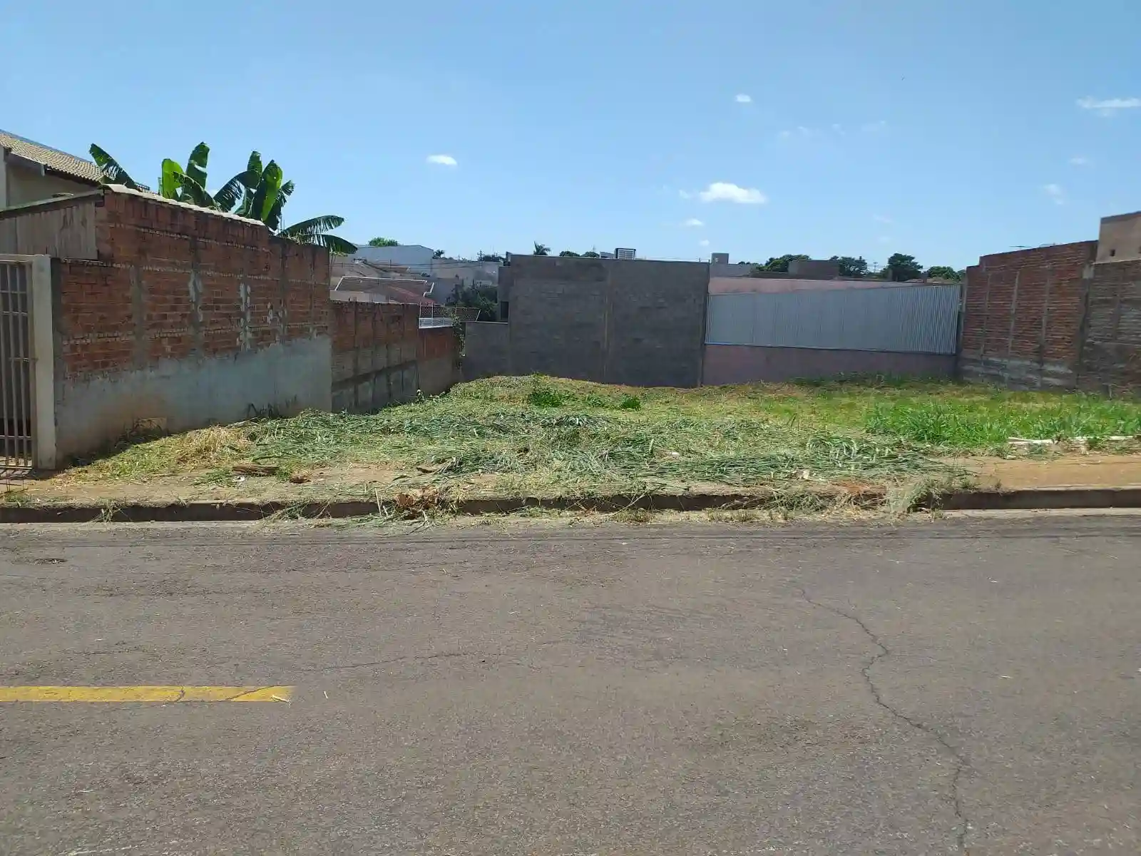 Terreno / Lote / Condomínio  à venda, 341m² — foto 1 de 2
