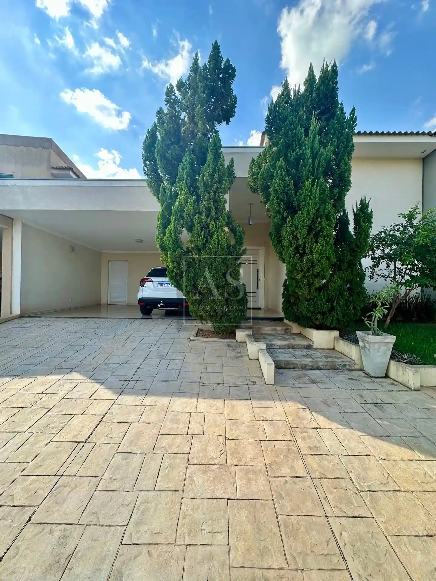 Casa de Condomínio com 3 quartos à venda, 252m² — foto 1 de 19