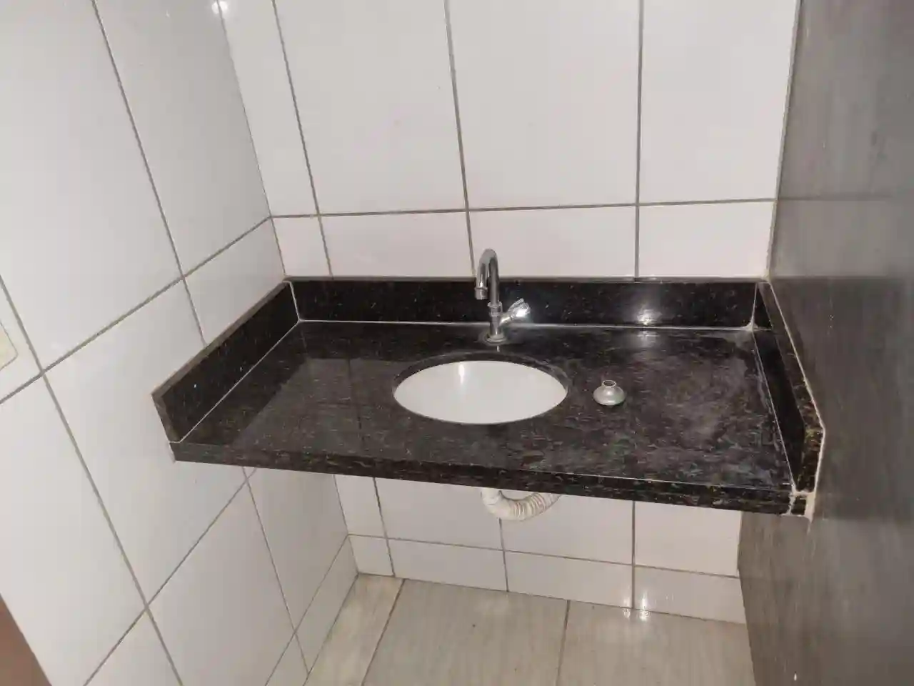 Galpão / Depósito / Armazém  para aluguel, 1000m² — foto 4 de 12