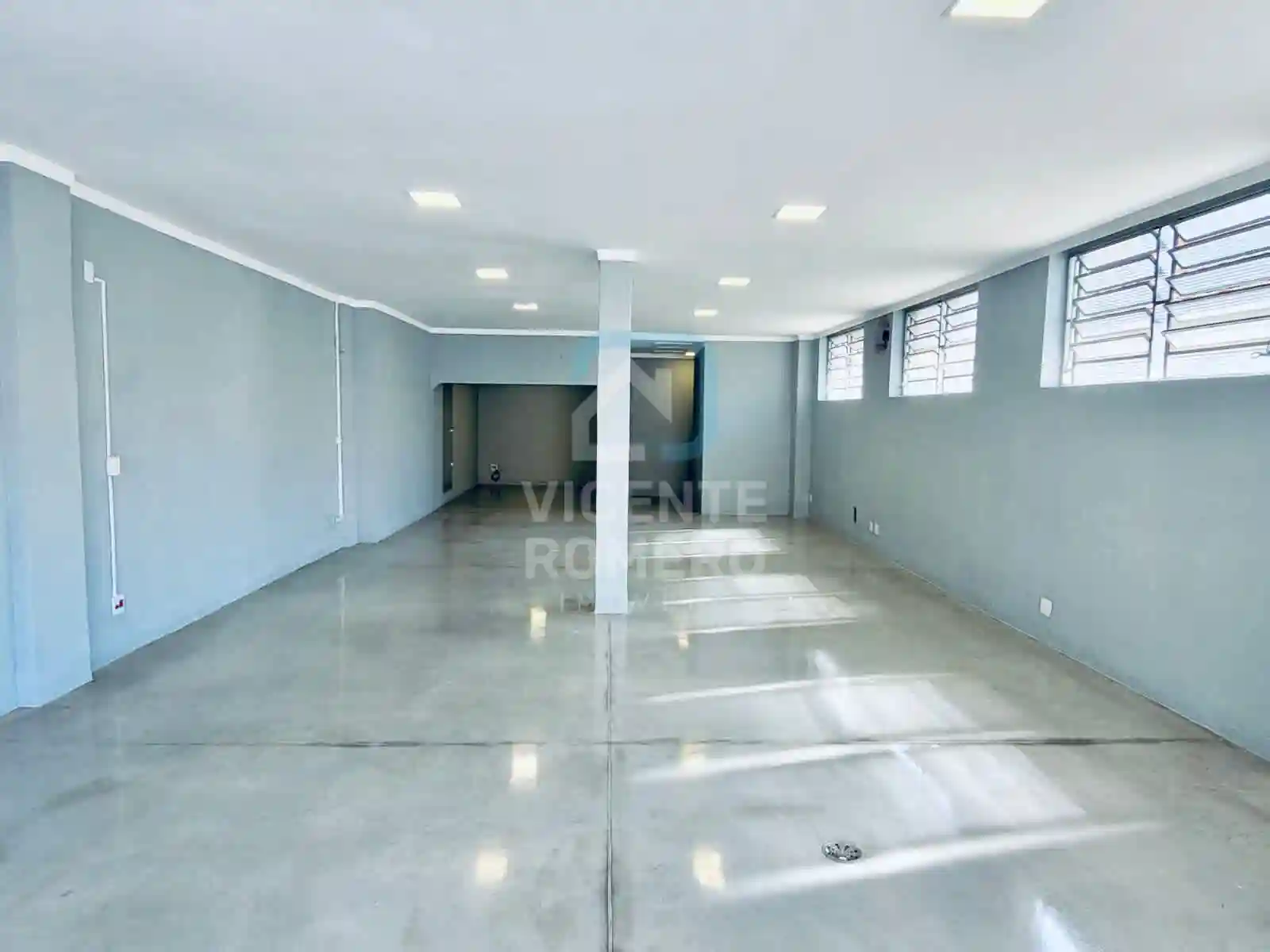 Loja / Salão / Ponto Comercial  para aluguel, 115m² — foto 1 de 13