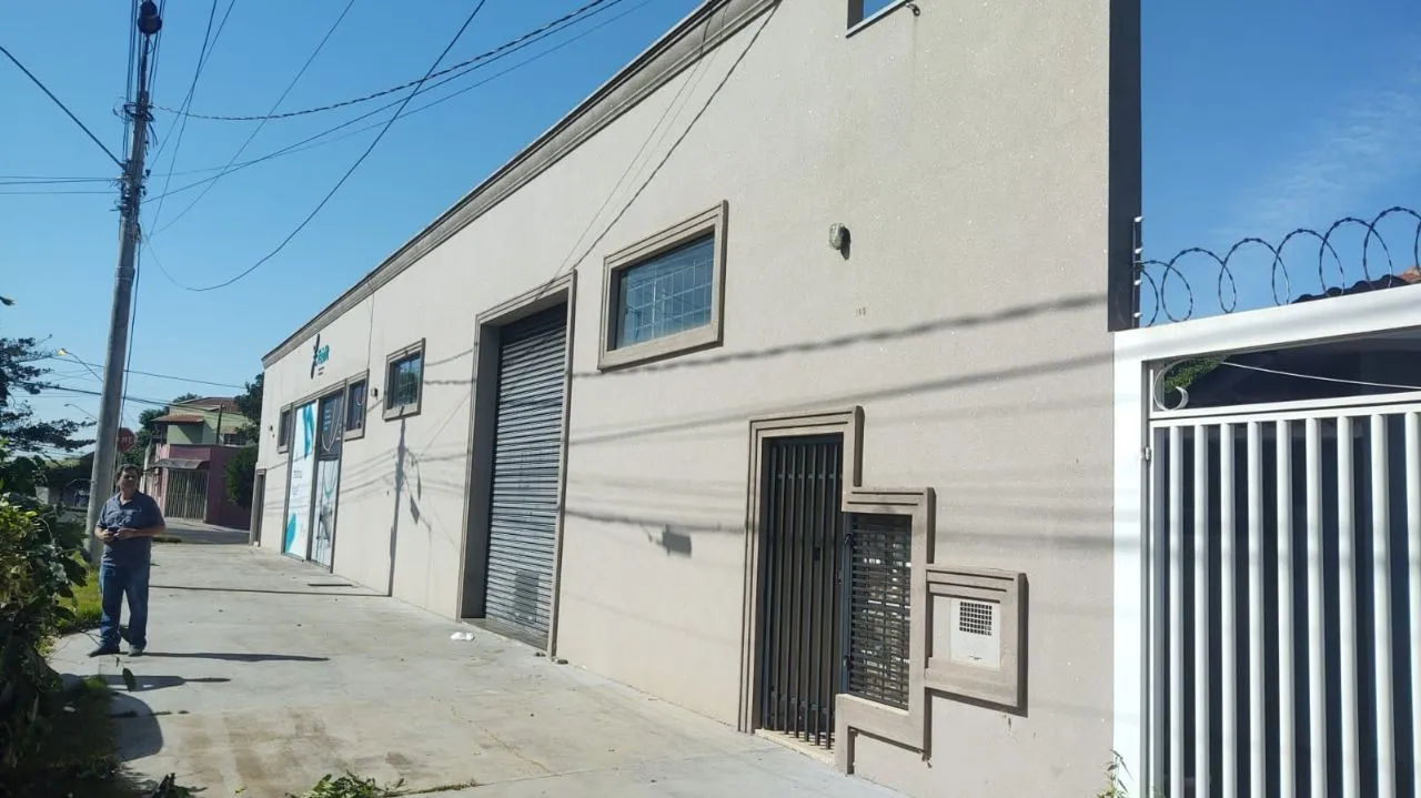 Loja / Salão / Ponto Comercial à venda — foto 2 de 3