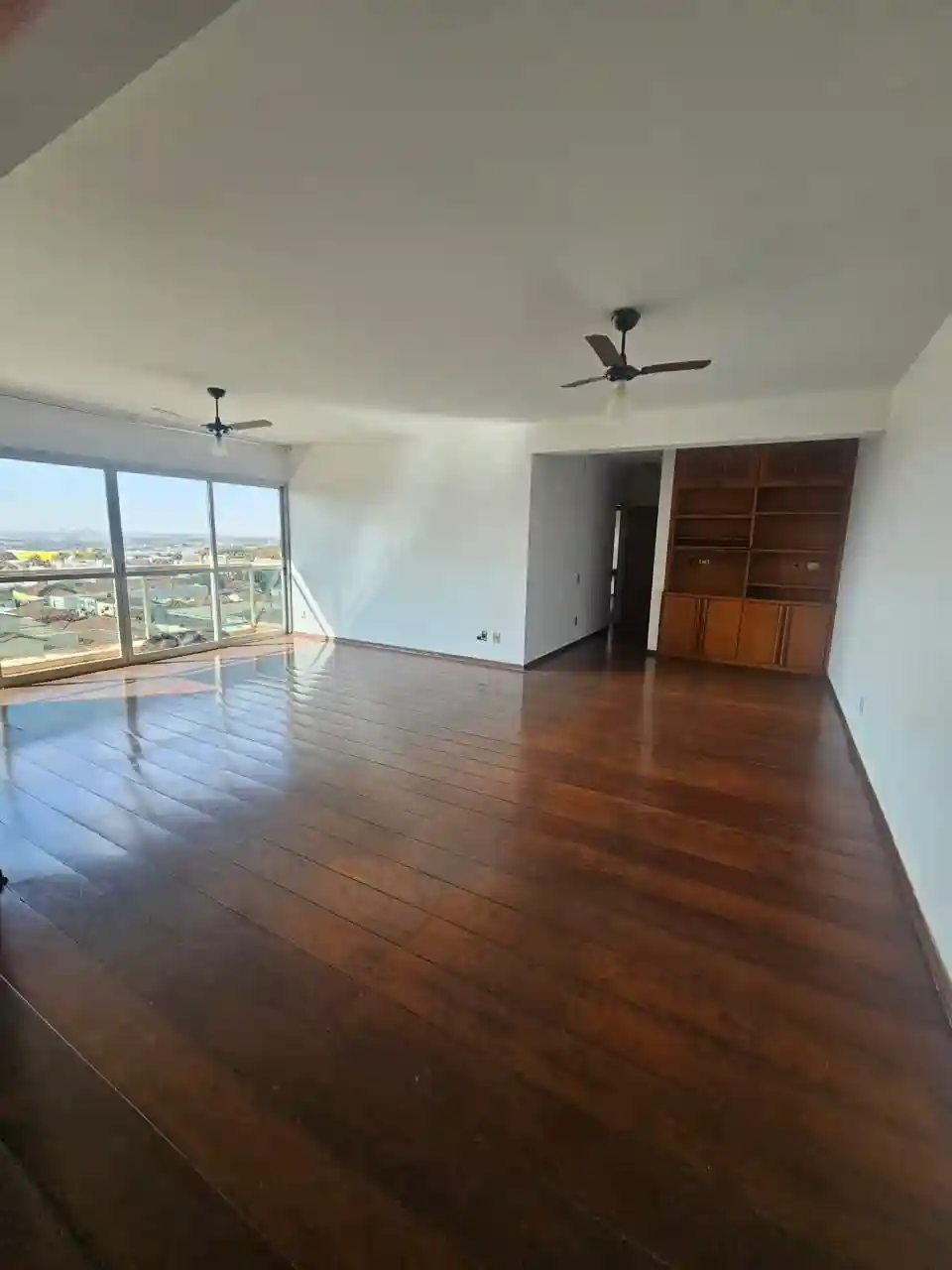 Apartamento com 3 quartos à venda, 10m² — foto 1 de 20
