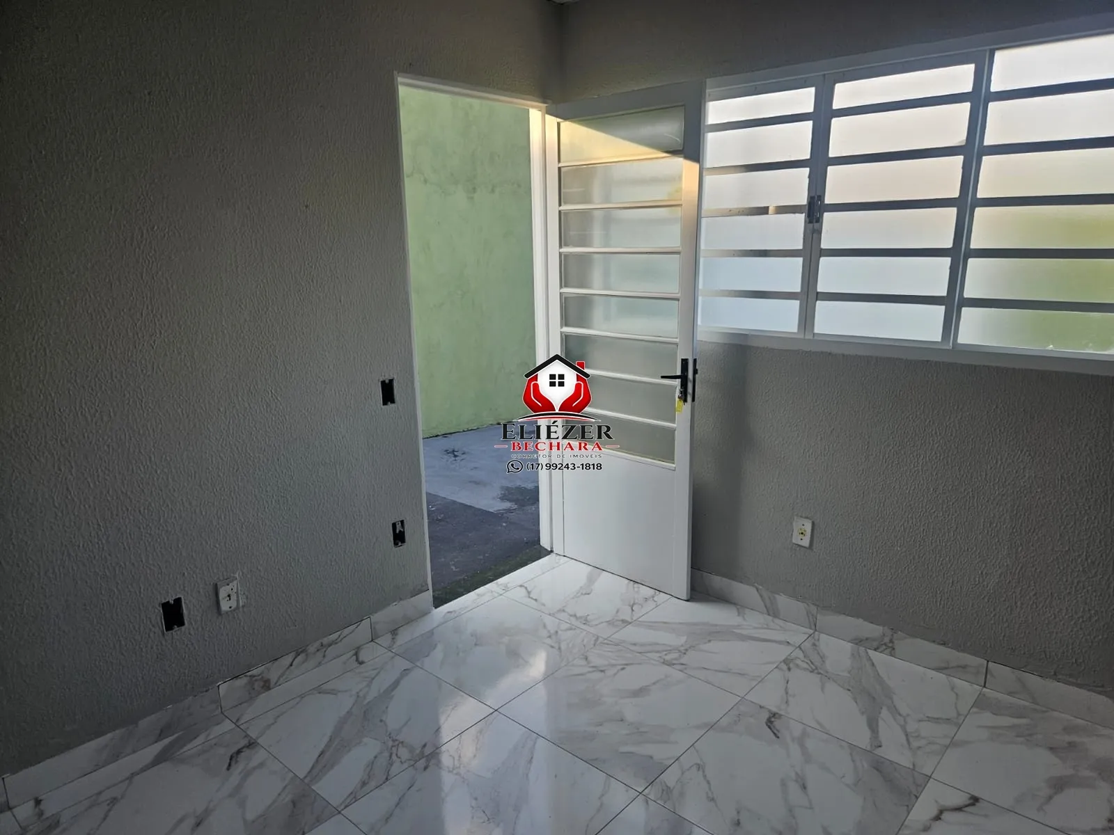 Casa com 2 quartos à venda, 60m² — foto 1 de 18