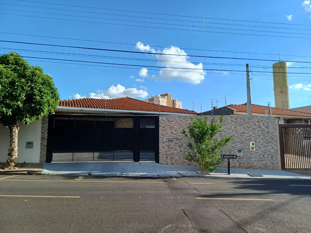 Casa com 3 quartos à venda, 460m² — foto 2 de 2
