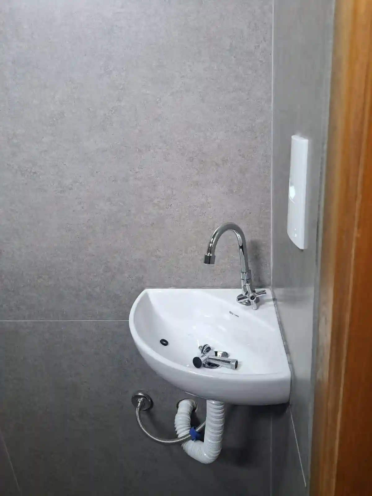 Loja / Salão / Ponto Comercial  para aluguel, 102m² — foto 11 de 13