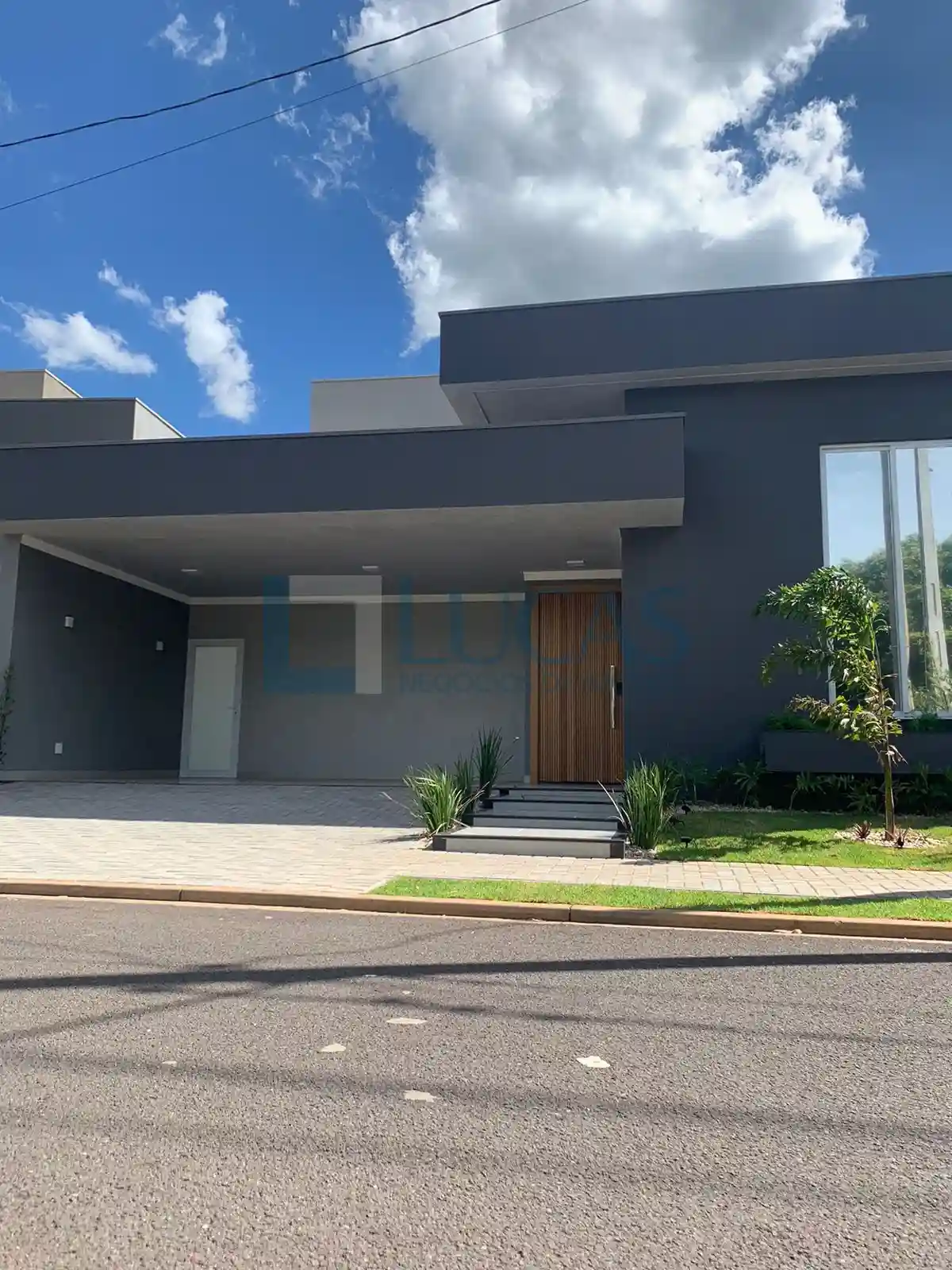 Casa de Condomínio com 3 quartos à venda, 190m² — foto 1 de 7