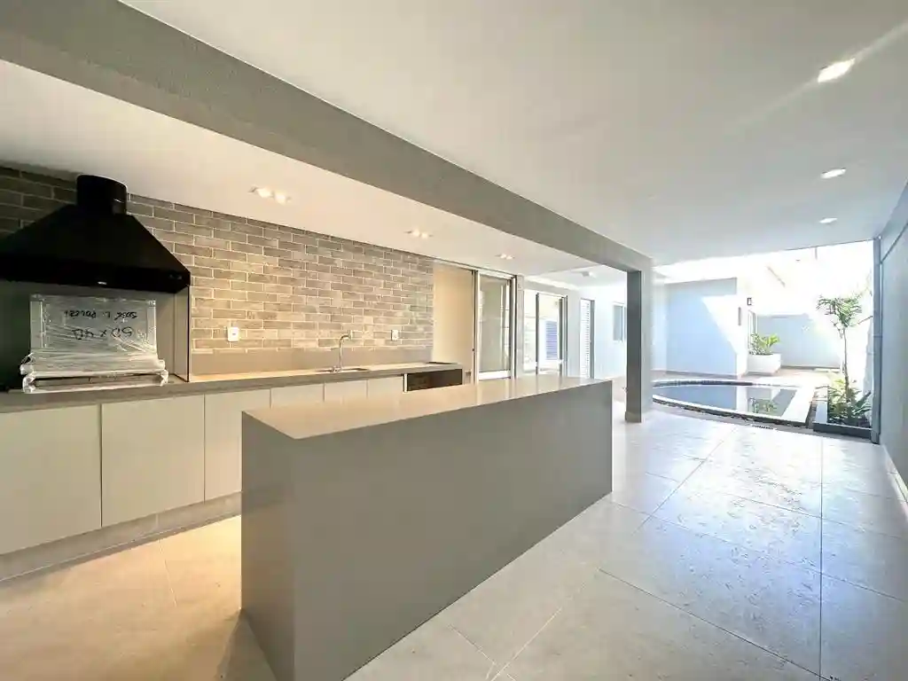 Casa de Condomínio com 3 quartos para aluguel, 320m² — foto 11 de 27