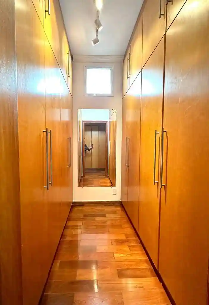 Casa de Condomínio com 3 quartos para aluguel, 320m² — foto 3 de 27