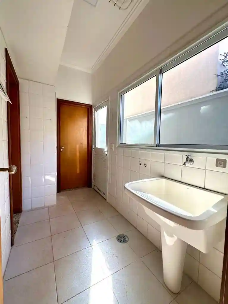 Casa de Condomínio com 3 quartos para aluguel, 320m² — foto 14 de 27