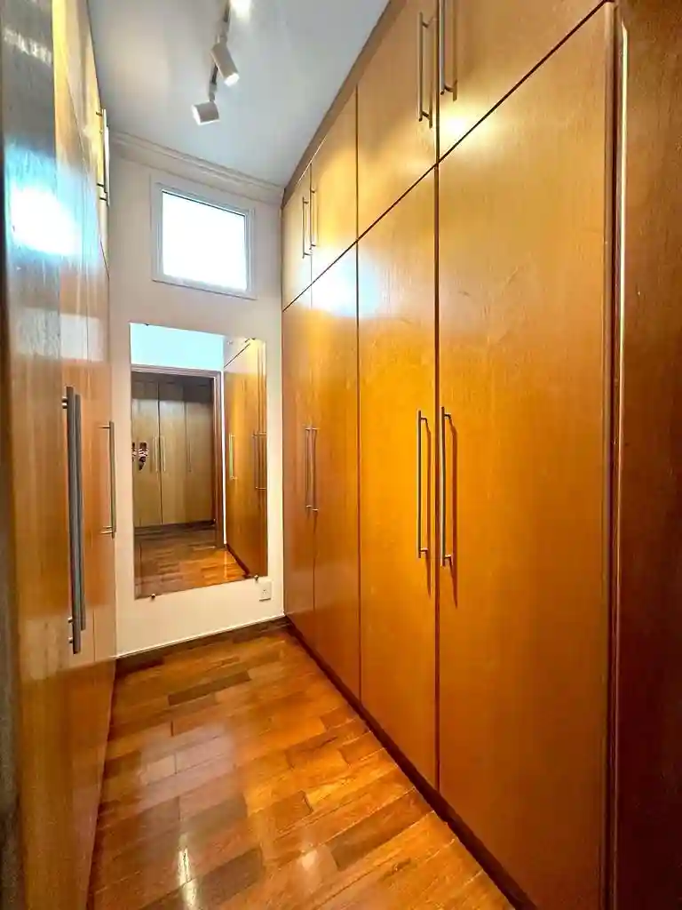 Casa de Condomínio com 3 quartos para aluguel, 320m² — foto 20 de 27