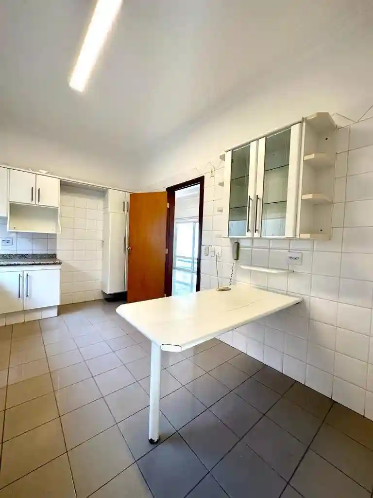 Casa de Condomínio com 3 quartos para aluguel, 320m² — foto 16 de 27