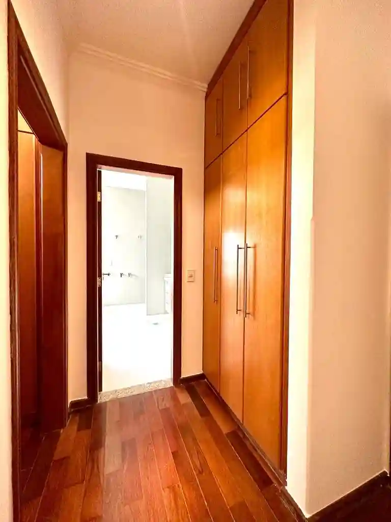 Casa de Condomínio com 3 quartos para aluguel, 320m² — foto 24 de 27
