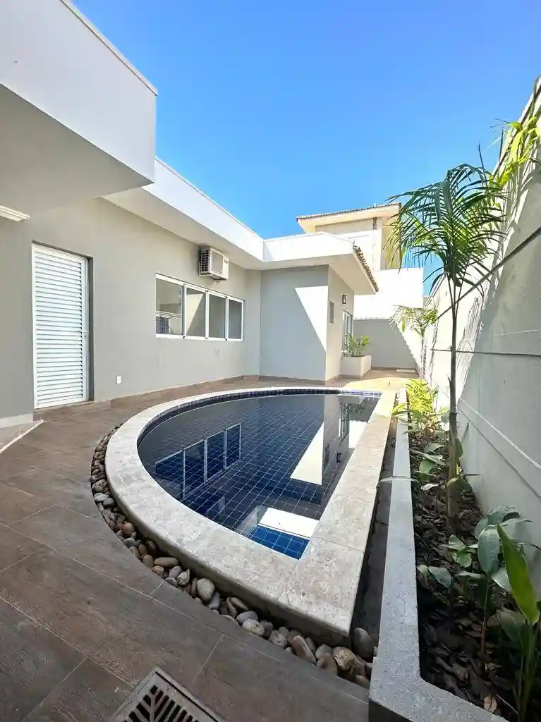 Casa de Condomínio com 3 quartos para aluguel, 320m² — foto 1 de 27
