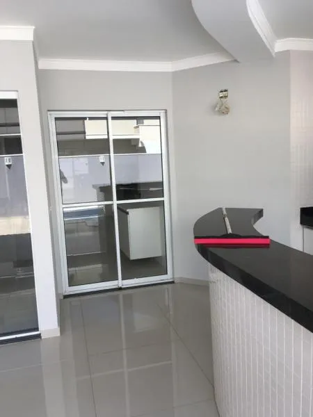 Casa de Condomínio com 3 quartos à venda, 450m² — foto 3 de 8