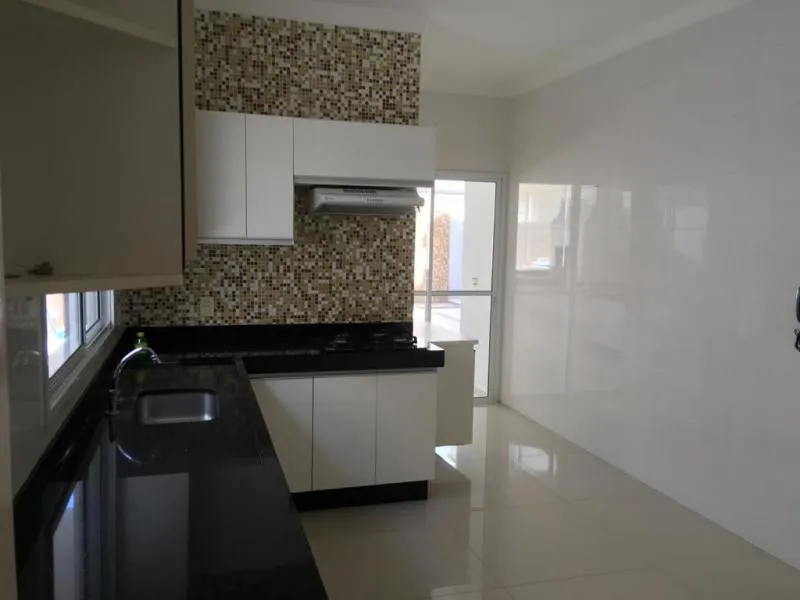 Casa de Condomínio com 3 quartos à venda, 450m² — foto 2 de 8
