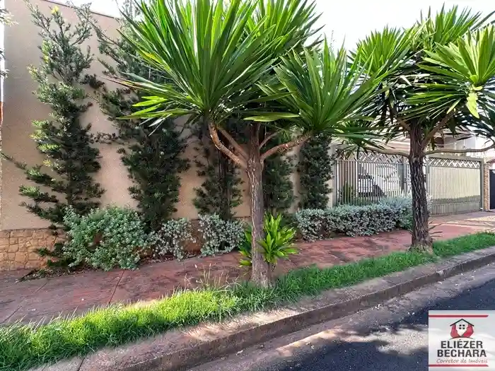 Casa com 3 quartos à venda, 204m² — foto 2 de 21