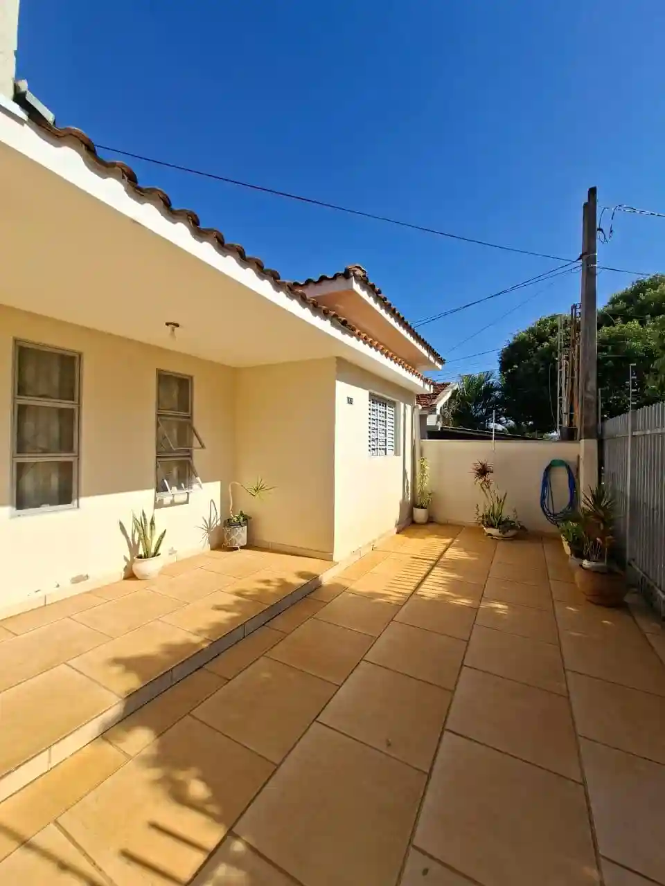 Casa com 3 quartos à venda, 230m² — foto 1 de 33