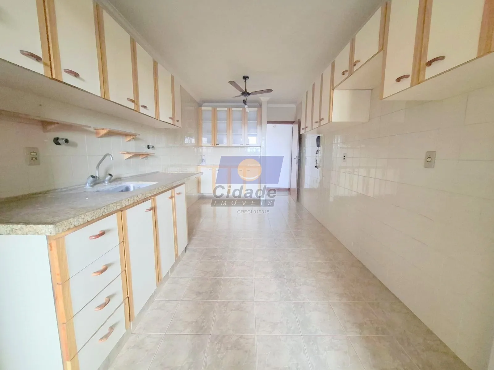 Apartamento com 3 quartos à venda, 140m² — foto 1 de 13