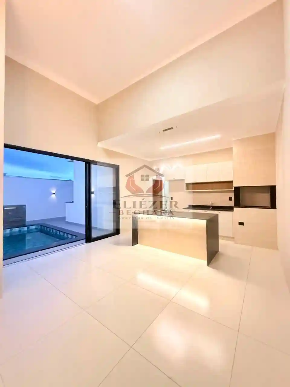 Casa com 3 quartos à venda, 118m² — foto 1 de 32
