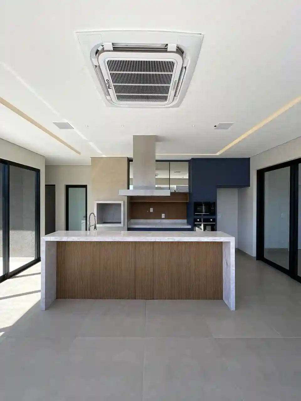 Casa de Condomínio com 3 quartos à venda, 230m² — foto 2 de 42