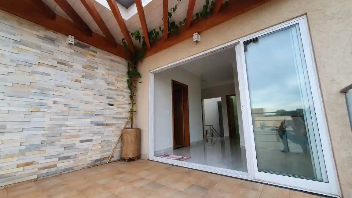 Casa de Condomínio com 4 quartos à venda, 320m² — foto 4 de 7
