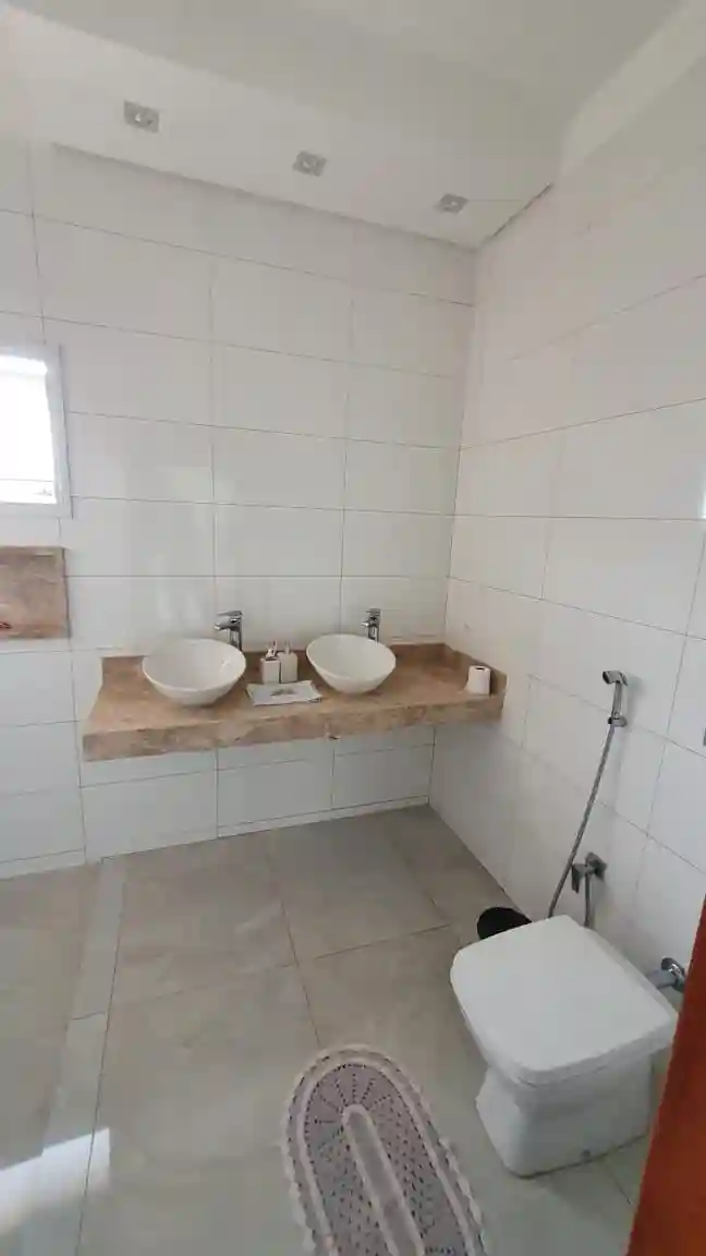 Casa de Condomínio com 4 quartos à venda, 320m² — foto 2 de 7