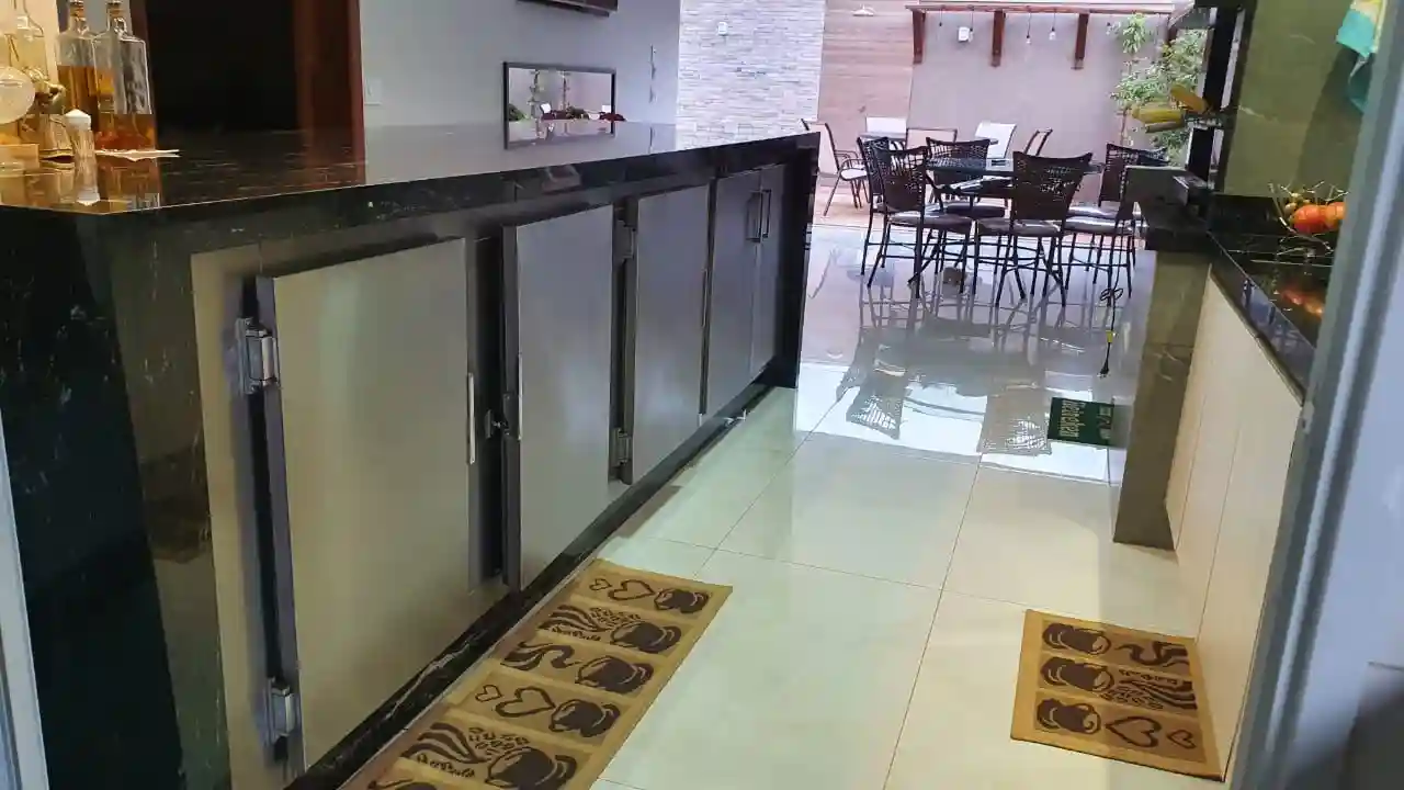Casa de Condomínio com 4 quartos à venda, 320m² — foto 3 de 7