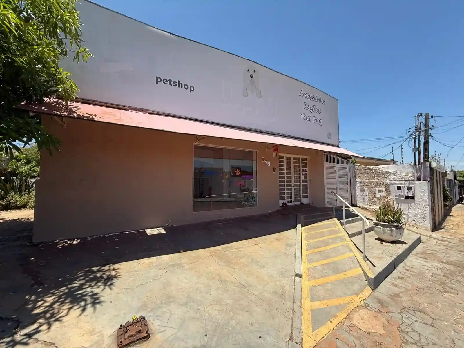 Casa Comercial  à venda, 200m² — foto 1 de 12