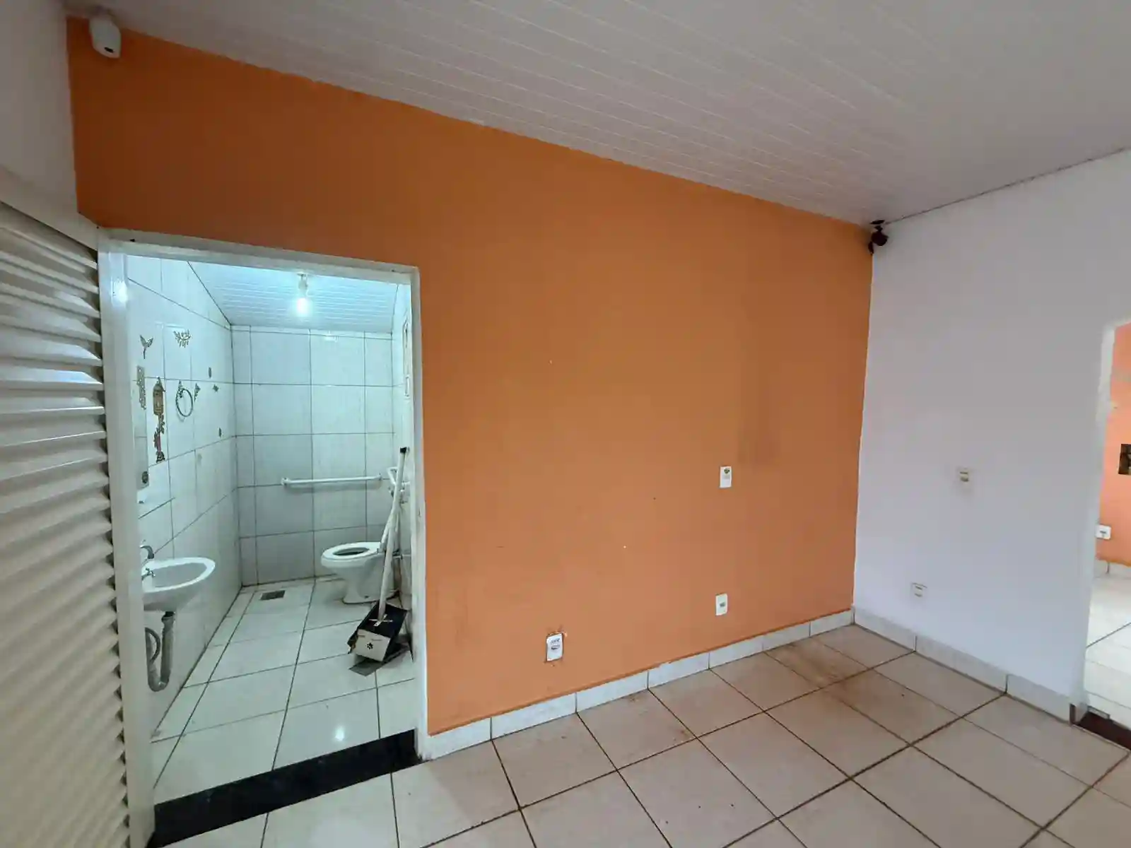 Casa Comercial  à venda, 200m² — foto 3 de 12