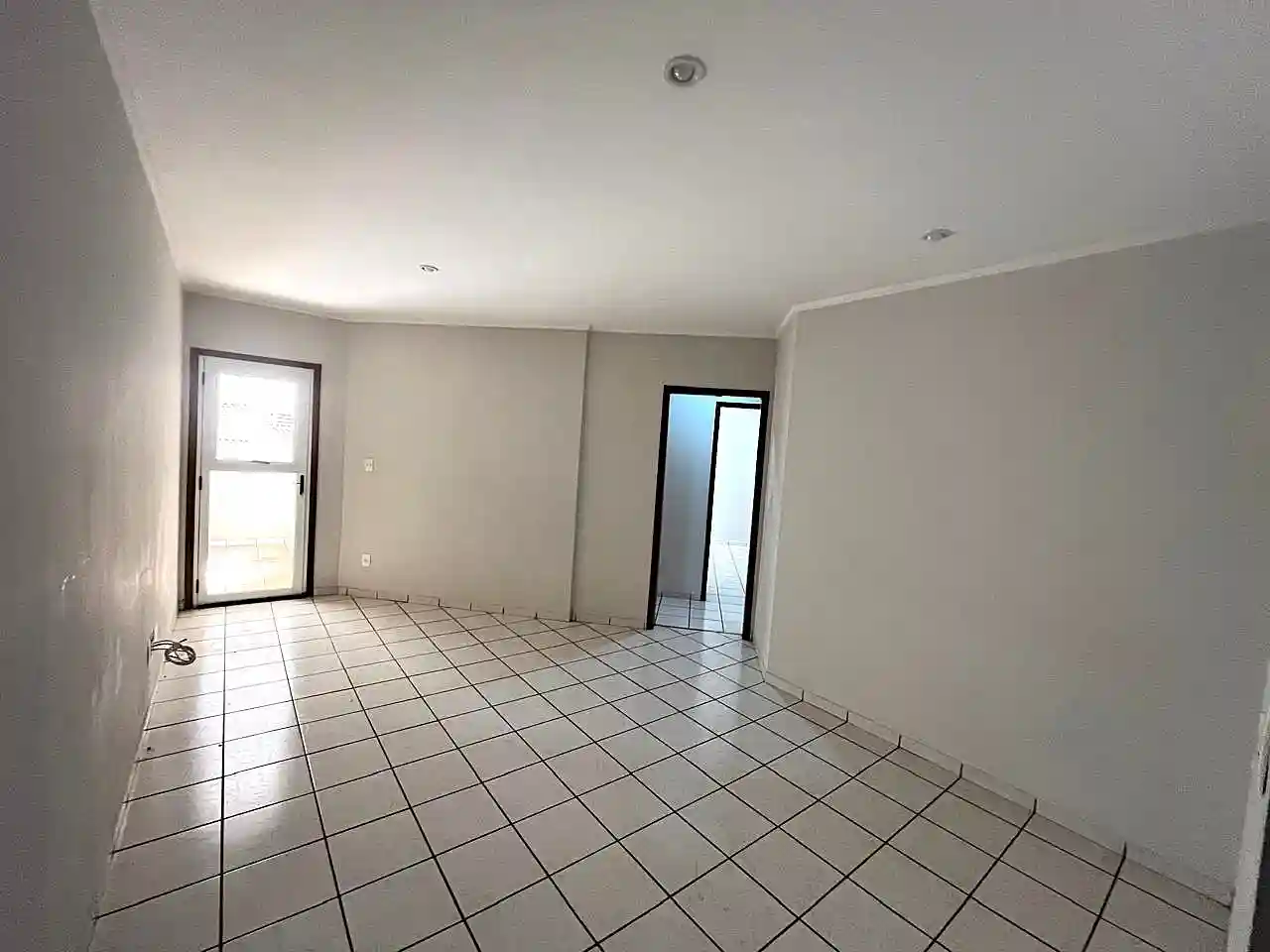Apartamento com 3 quartos à venda, 90m² — foto 2 de 23