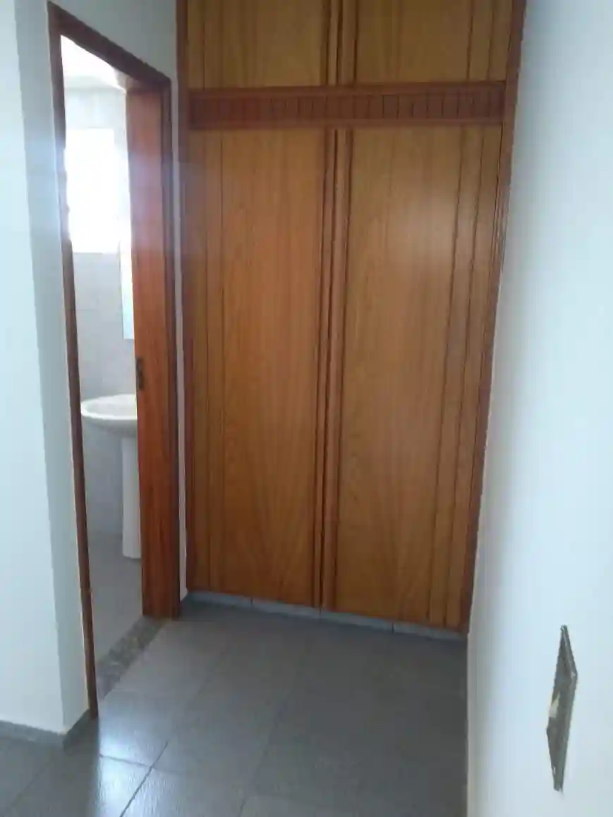 Casa com 4 quartos para aluguel, 576m² — foto 23 de 29