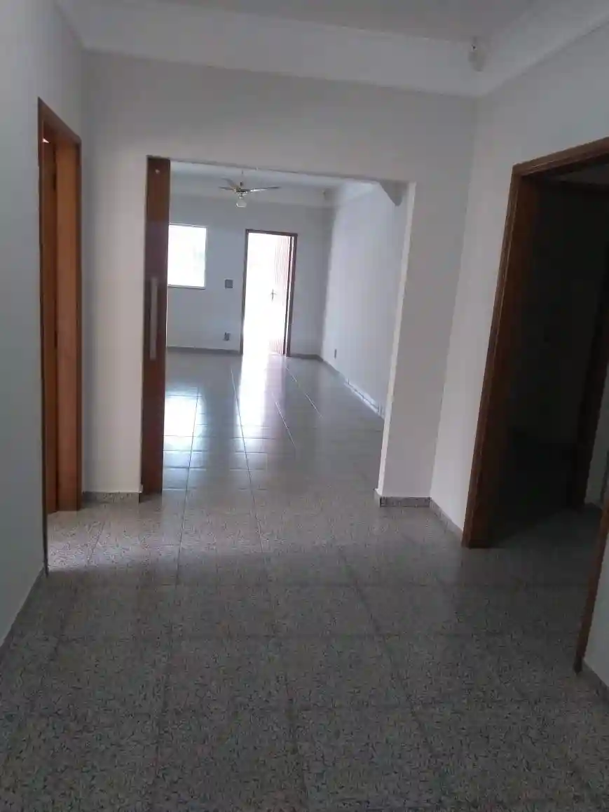 Casa com 4 quartos para aluguel, 576m² — foto 12 de 29
