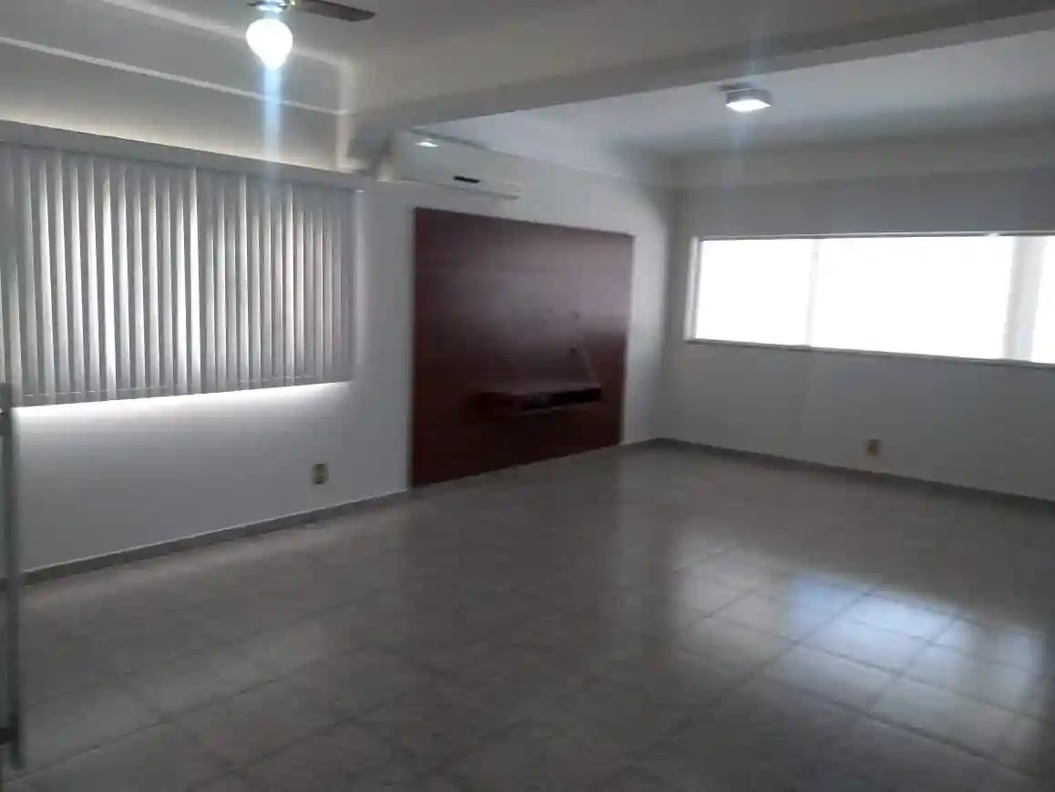 Casa com 4 quartos para aluguel, 576m² — foto 9 de 29