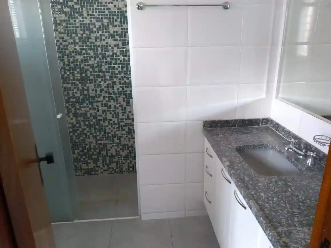 Casa com 4 quartos para aluguel, 576m² — foto 18 de 29