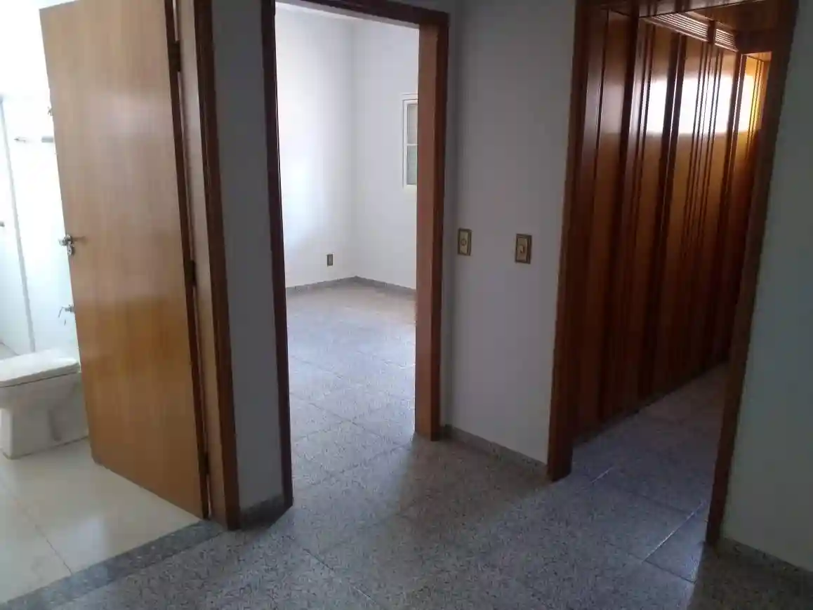 Casa com 4 quartos para aluguel, 576m² — foto 20 de 29