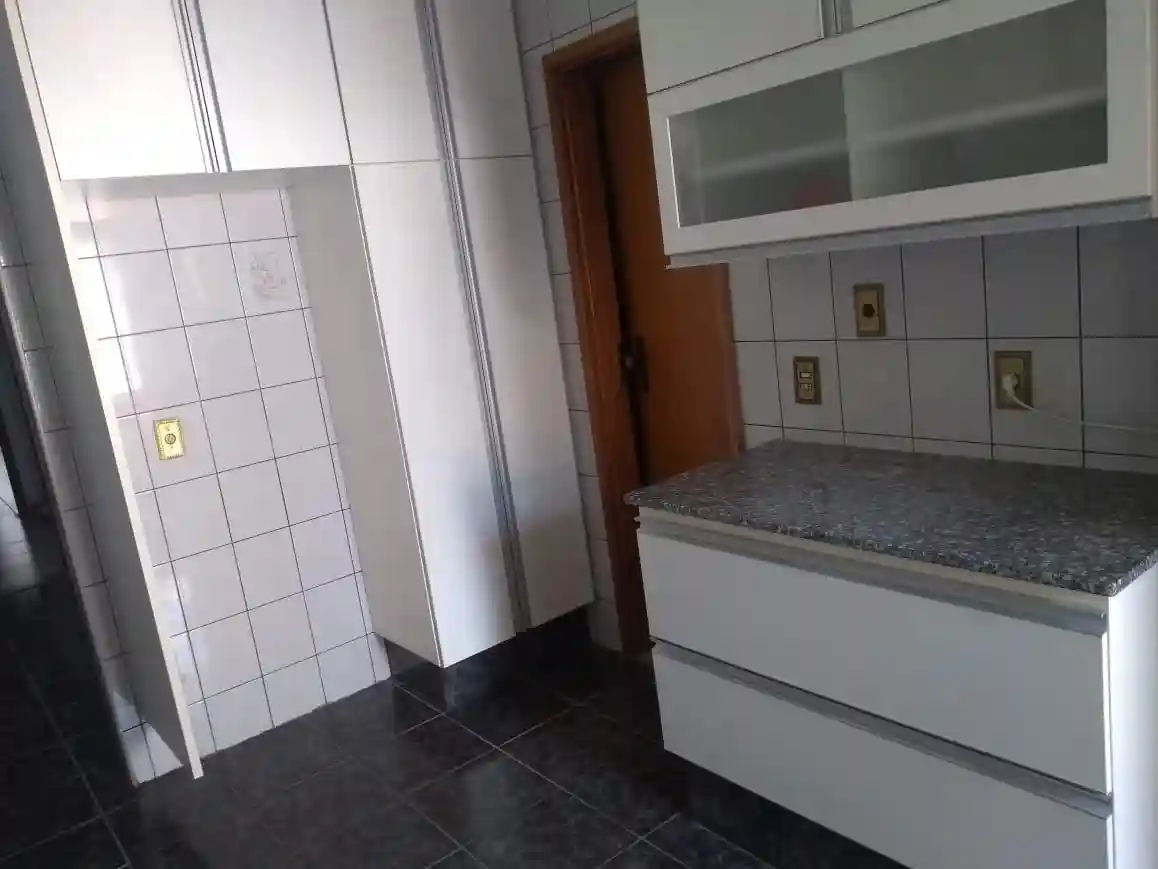 Casa com 4 quartos para aluguel, 576m² — foto 10 de 29