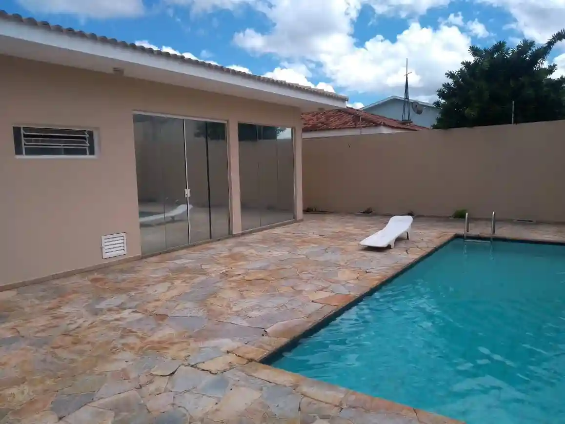 Casa com 4 quartos para aluguel, 576m² — foto 2 de 29