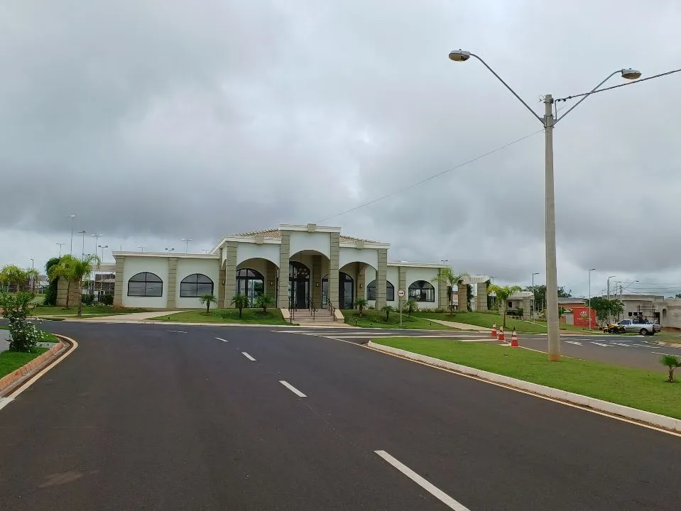 Terreno / Lote / Condomínio  à venda, 253m² — foto 1 de 9
