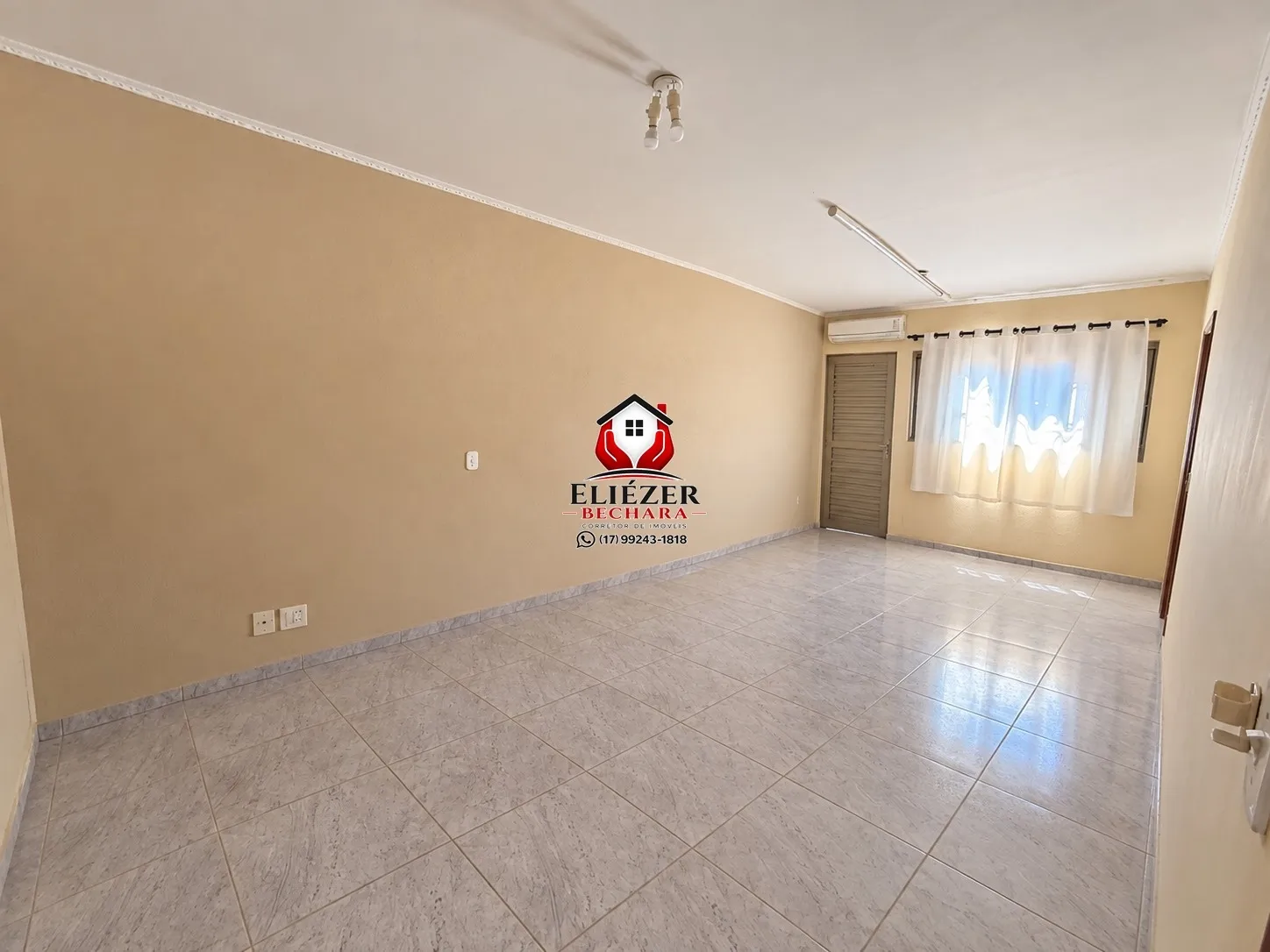Casa com 3 quartos à venda, 240m² — foto 2 de 15