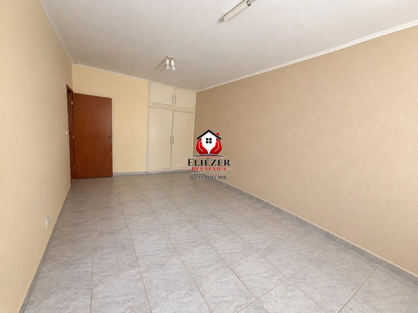 Casa com 3 quartos à venda, 240m² — foto 3 de 15