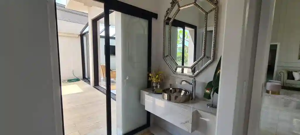 Casa de Condomínio com 4 quartos à venda, 450m² — foto 3 de 9
