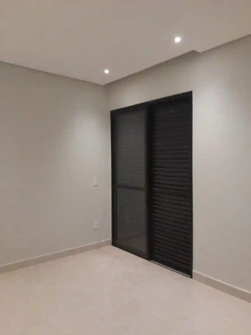 Casa de Condomínio com 3 quartos à venda, 276m² — foto 2 de 9