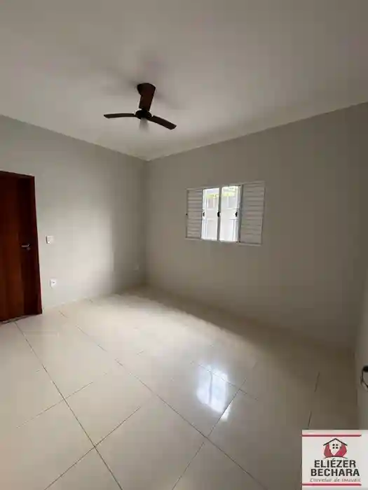 Casa com 2 quartos à venda, 80m² — foto 2 de 9