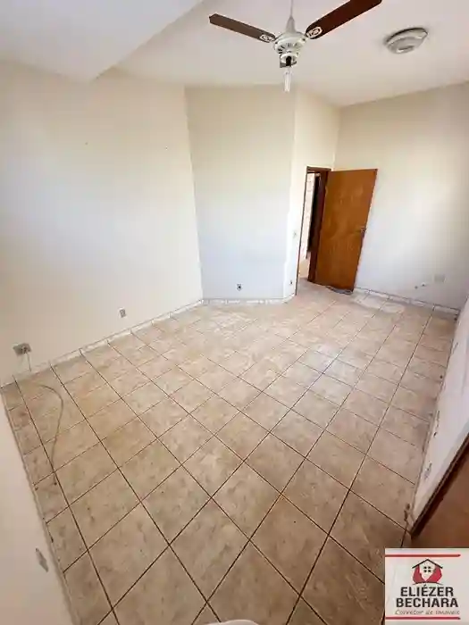 Casa Comercial com 4 quartos à venda, 215m² — foto 2 de 23