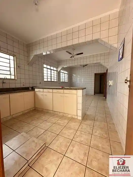Casa Comercial com 4 quartos à venda, 215m² — foto 8 de 23